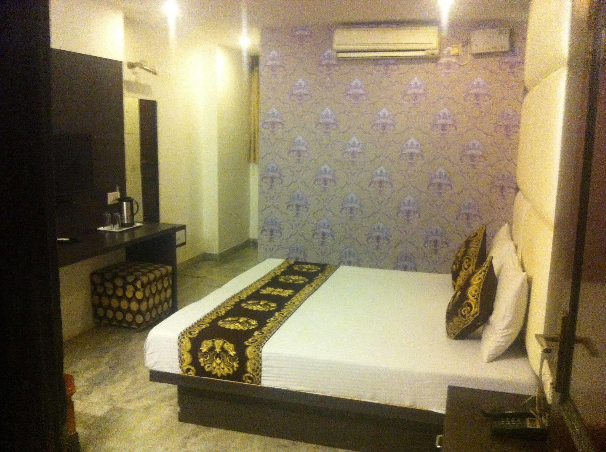 Hotel Karat 87 Inn Nowe Delhi Zewnętrze zdjęcie