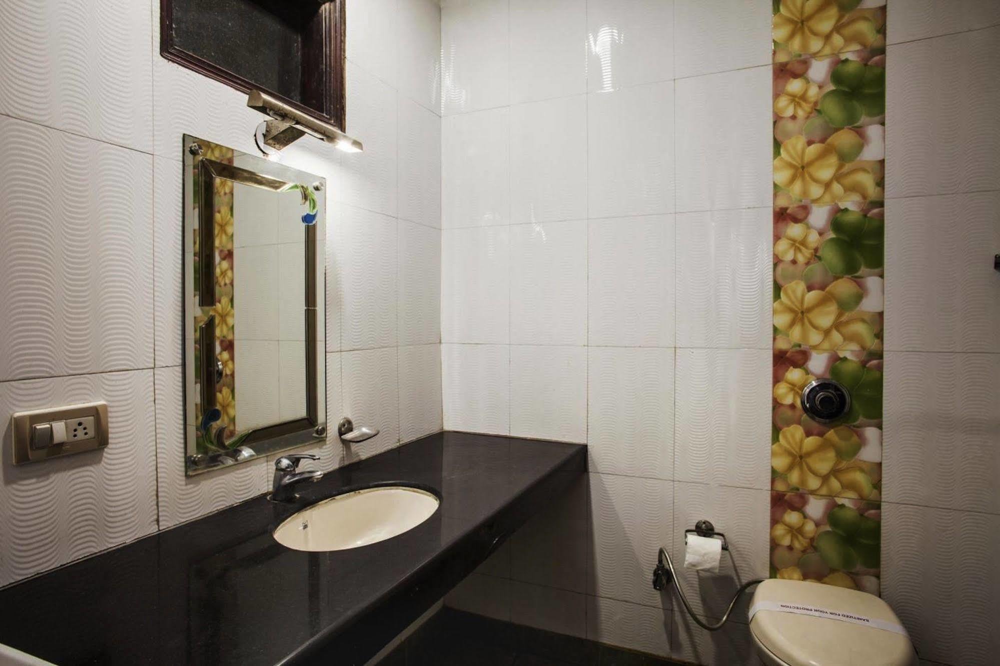 Hotel Karat 87 Inn Nowe Delhi Zewnętrze zdjęcie