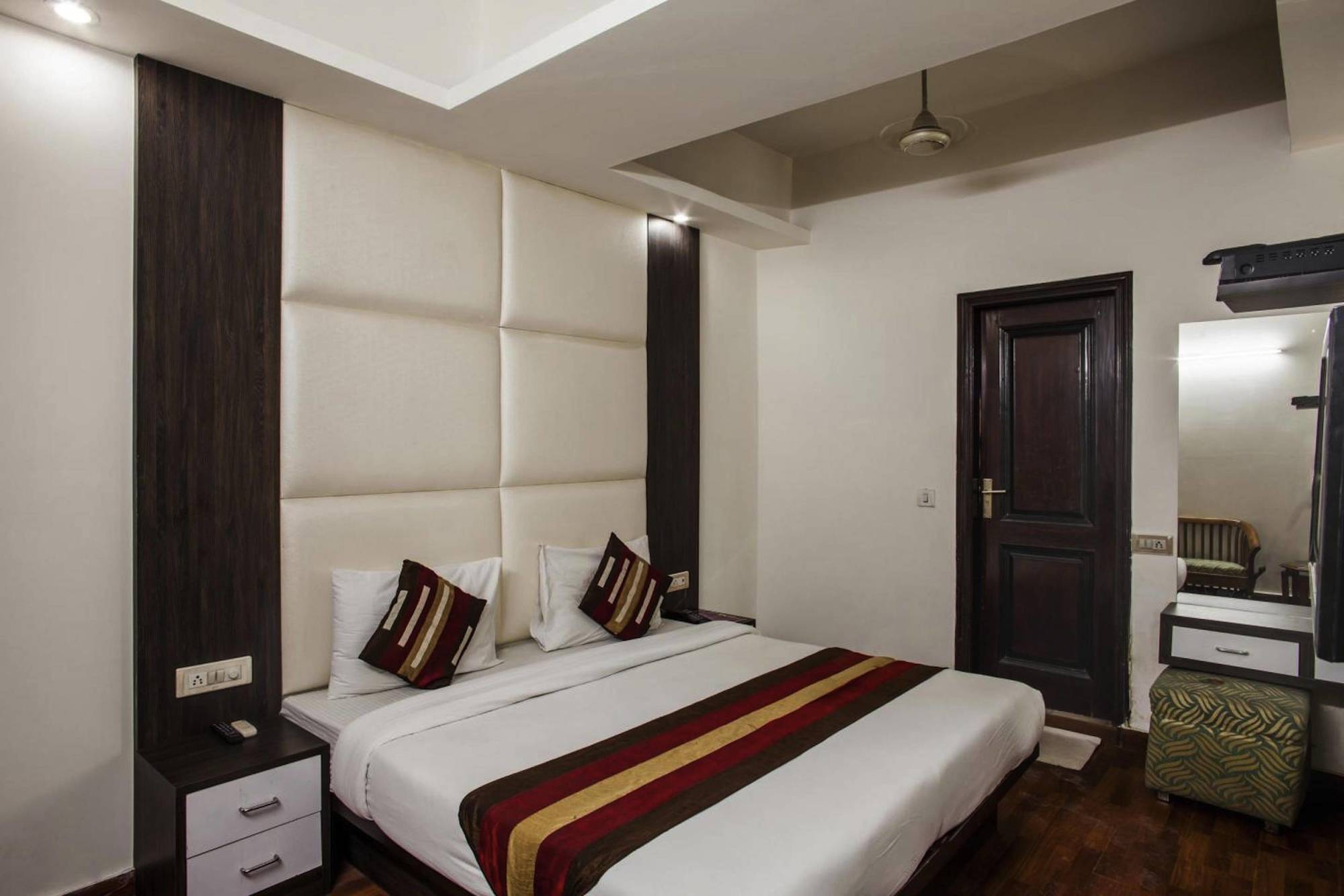 Hotel Karat 87 Inn Nowe Delhi Zewnętrze zdjęcie