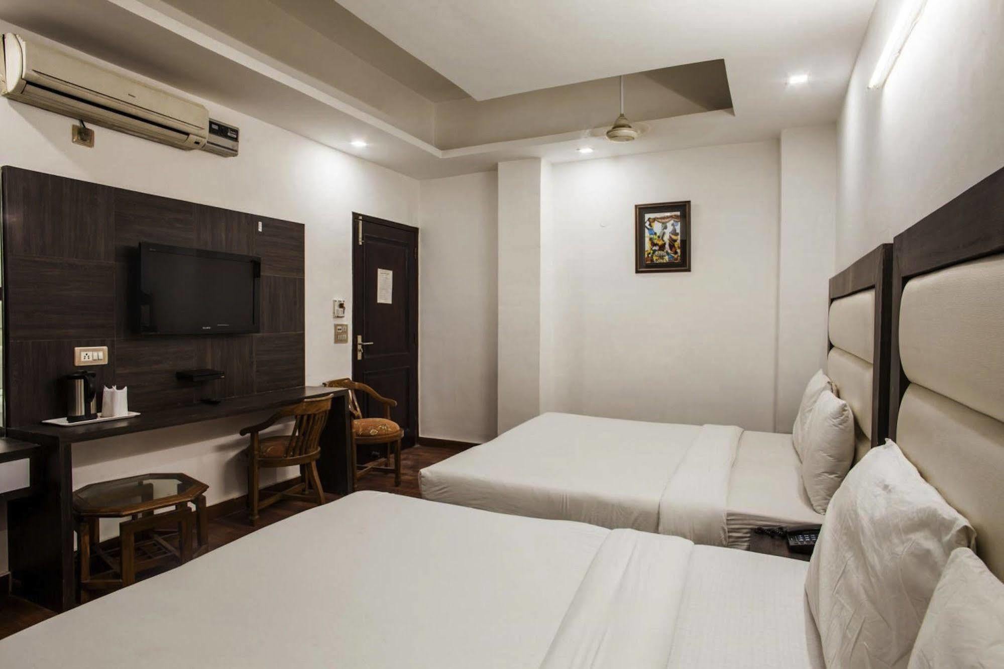 Hotel Karat 87 Inn Nowe Delhi Zewnętrze zdjęcie