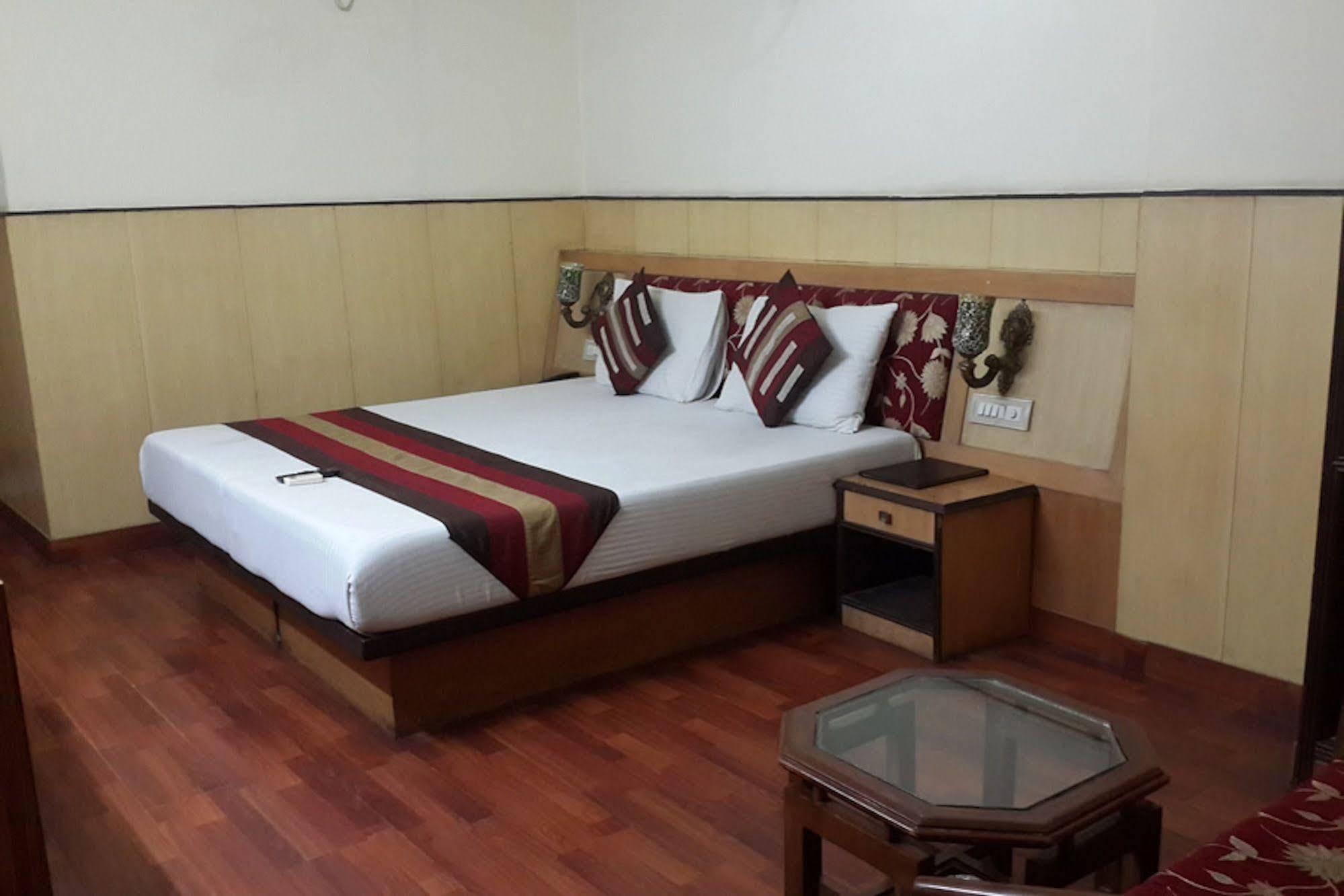 Hotel Karat 87 Inn Nowe Delhi Zewnętrze zdjęcie