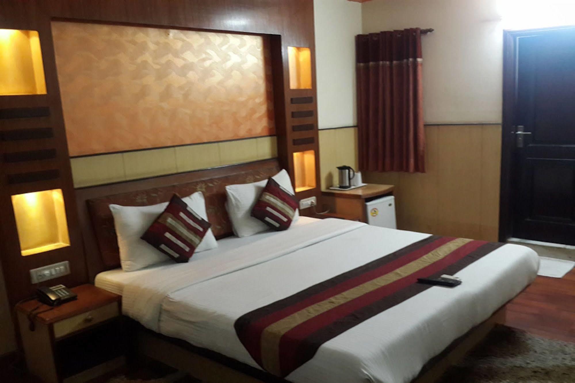 Hotel Karat 87 Inn Nowe Delhi Zewnętrze zdjęcie