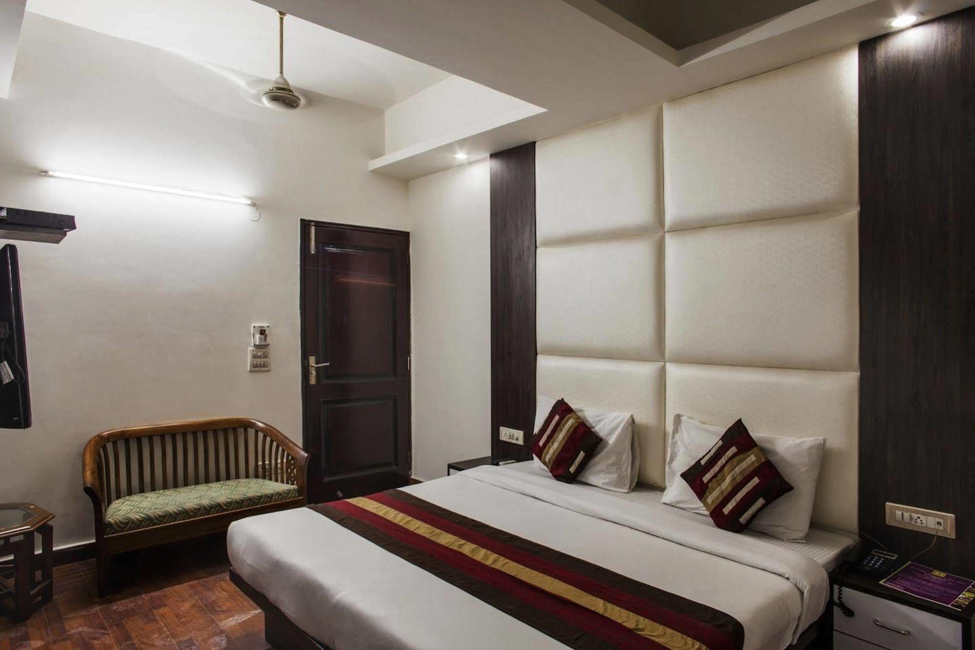 Hotel Karat 87 Inn Nowe Delhi Zewnętrze zdjęcie