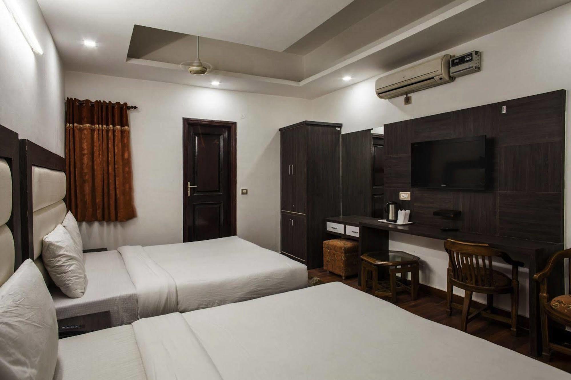 Hotel Karat 87 Inn Nowe Delhi Zewnętrze zdjęcie