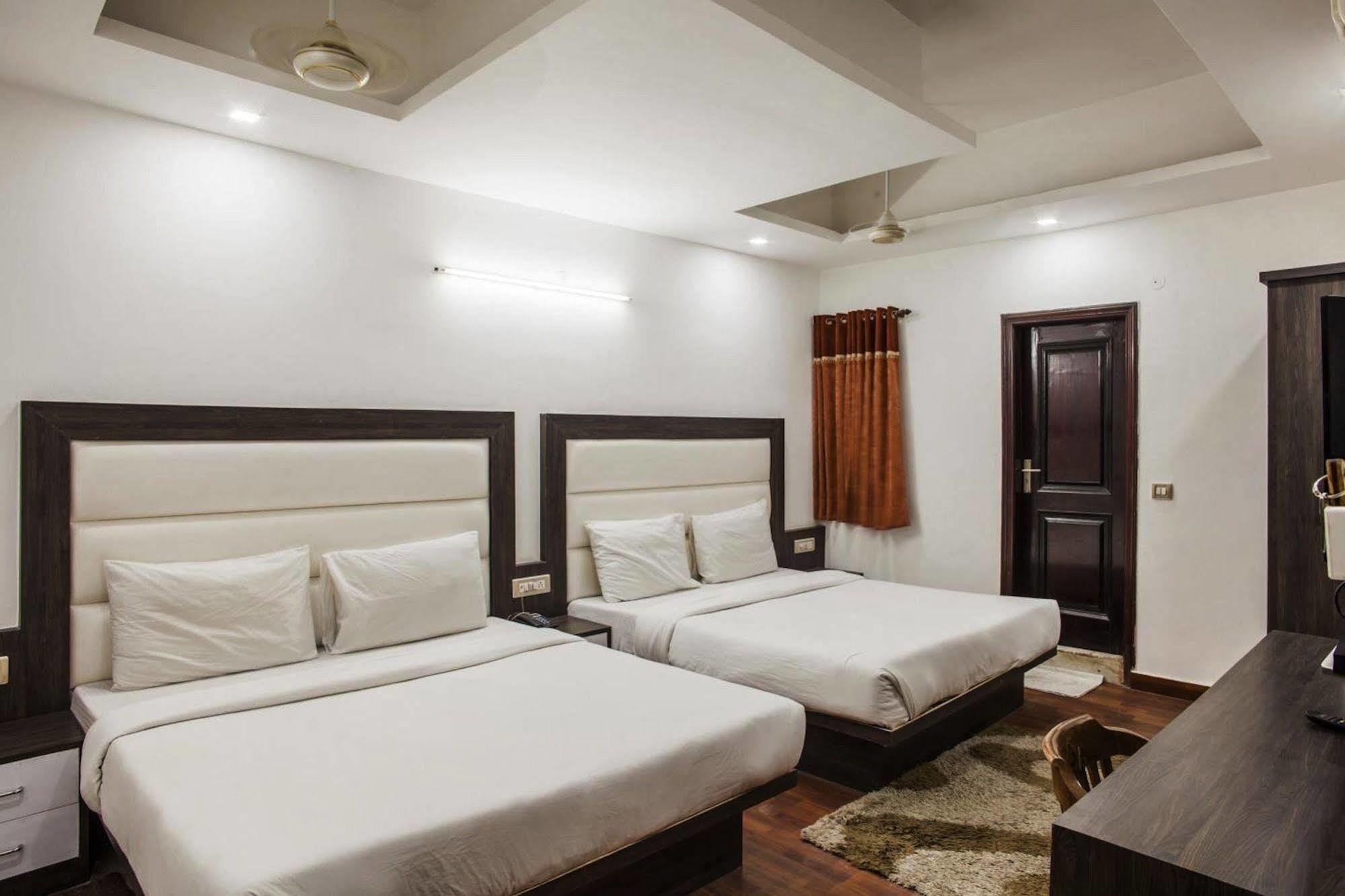 Hotel Karat 87 Inn Nowe Delhi Zewnętrze zdjęcie