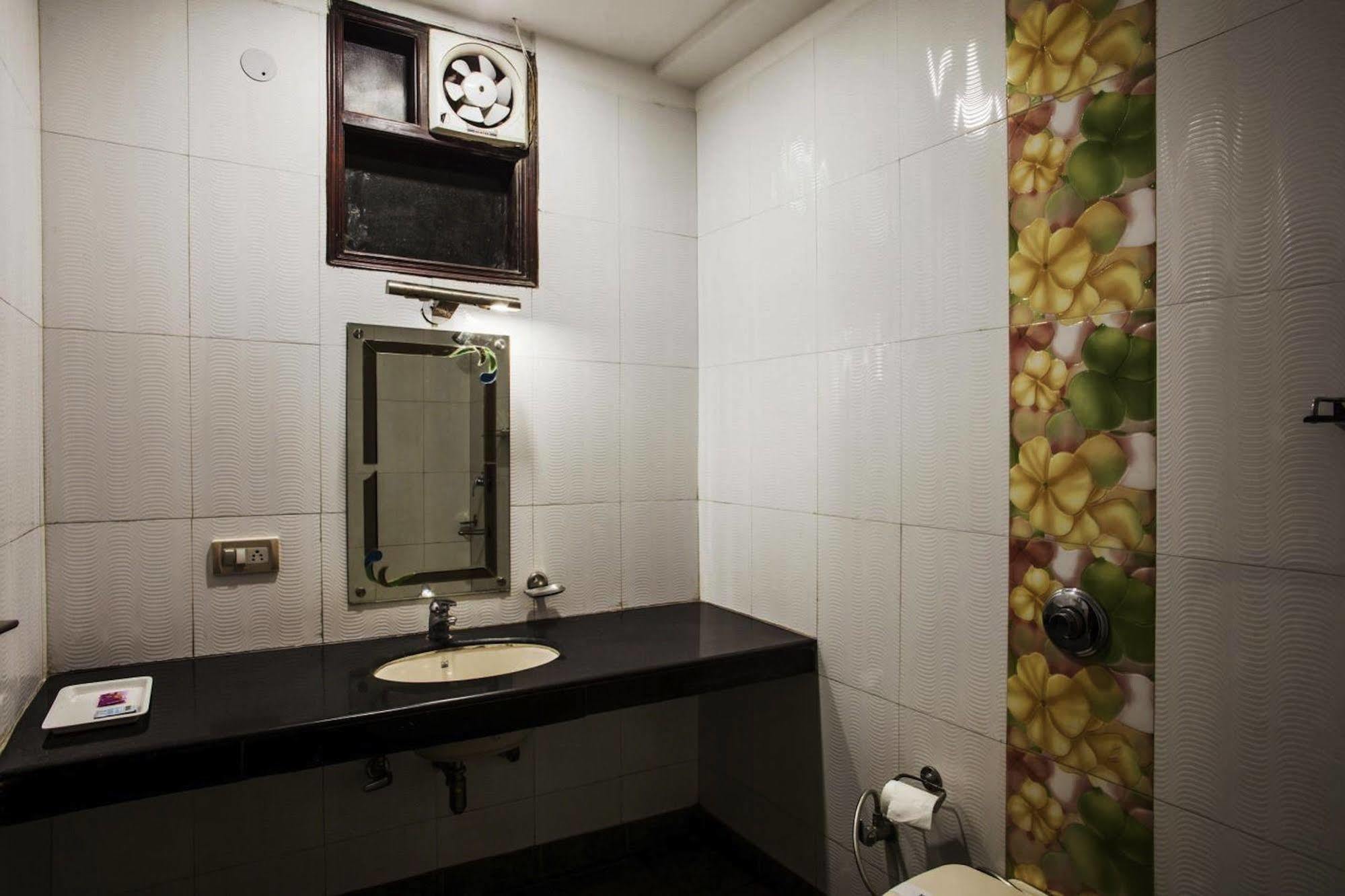 Hotel Karat 87 Inn Nowe Delhi Zewnętrze zdjęcie