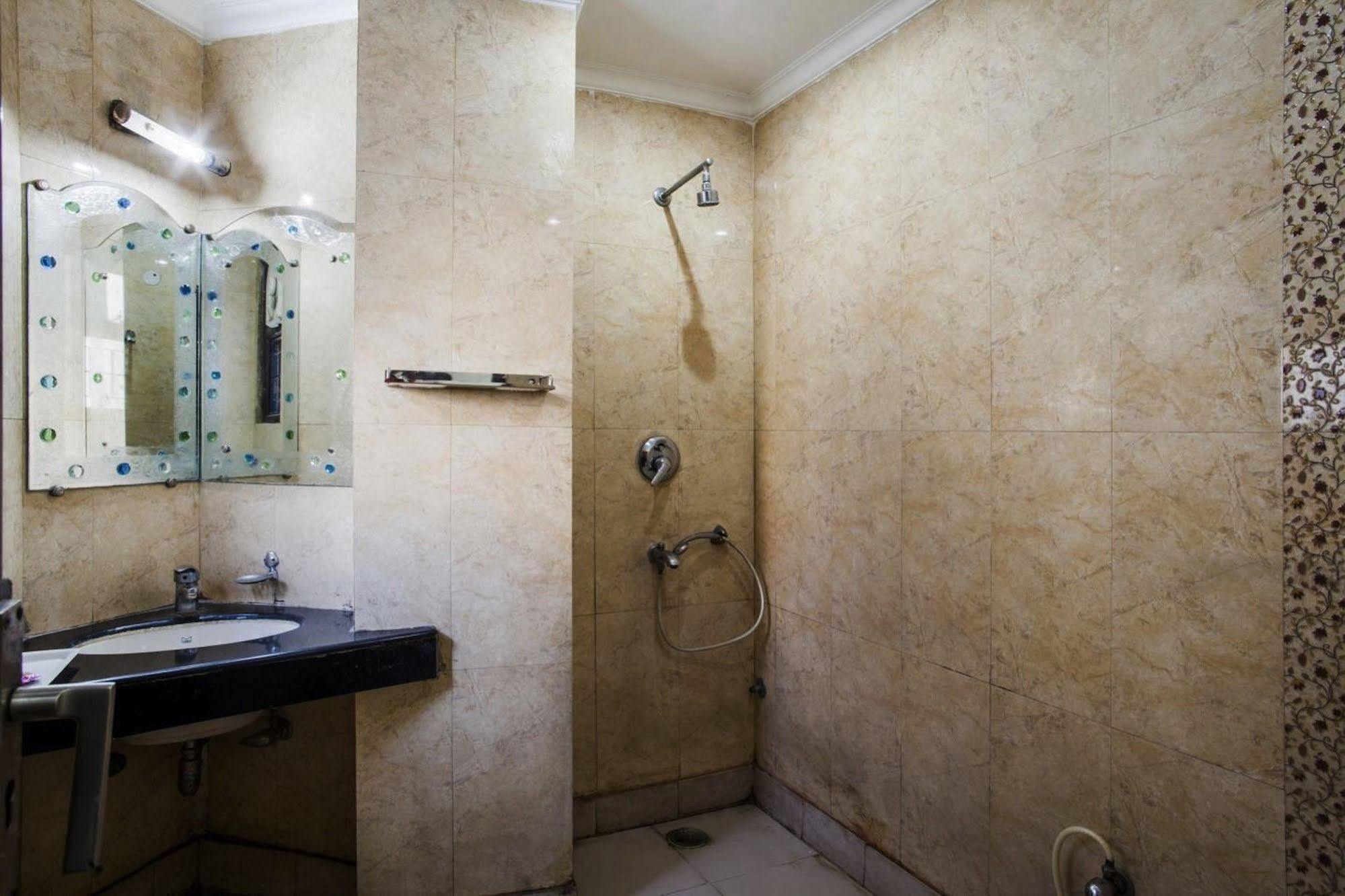 Hotel Karat 87 Inn Nowe Delhi Zewnętrze zdjęcie